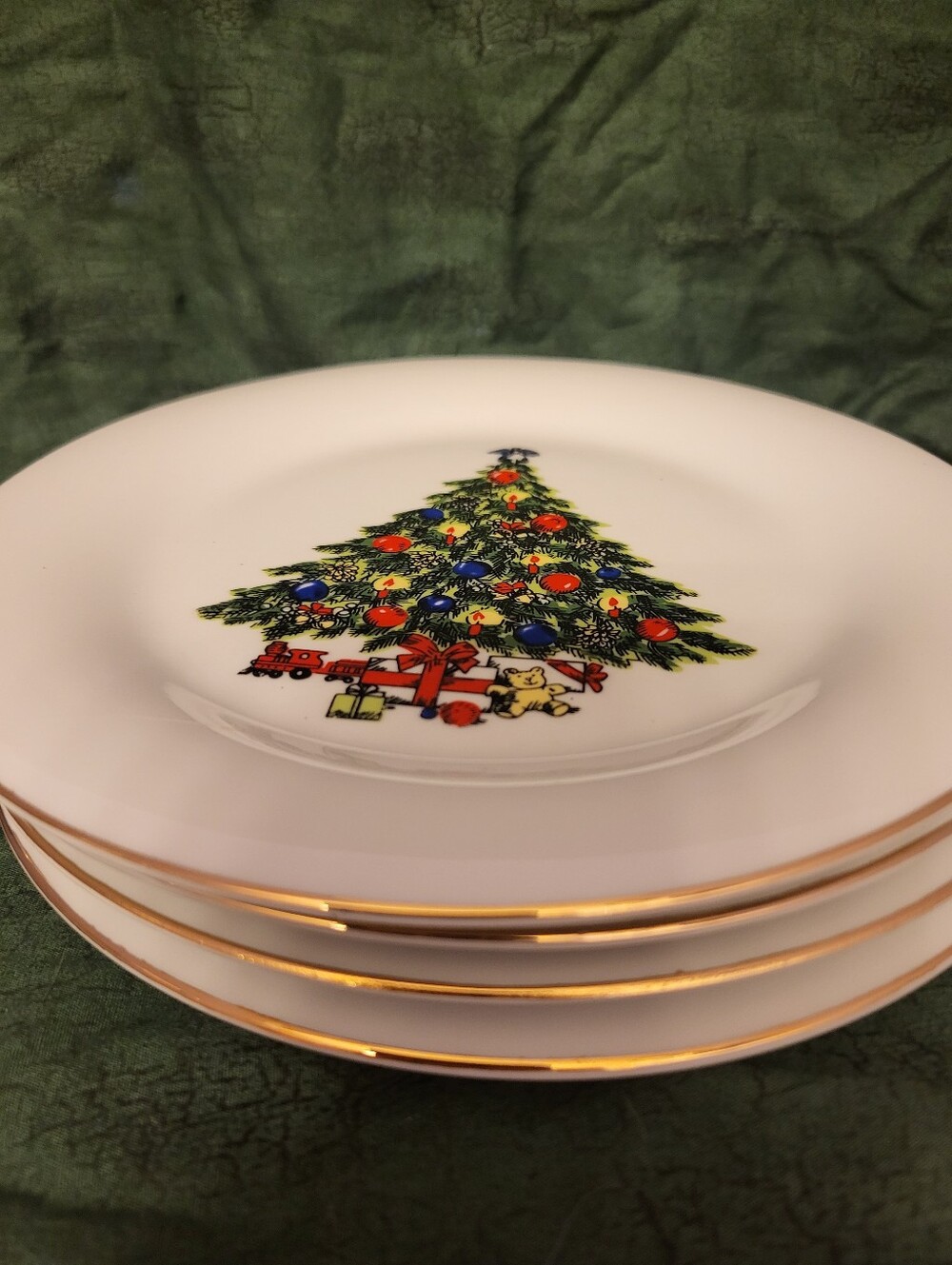 Seagull Fine China Set Of 4  Festive Christmas Tree Bread Plates